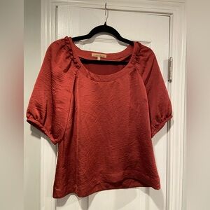 Manoukian Size M Rust Scoop Neck Short Sleeve Crushed Satin Blouse Side Zip